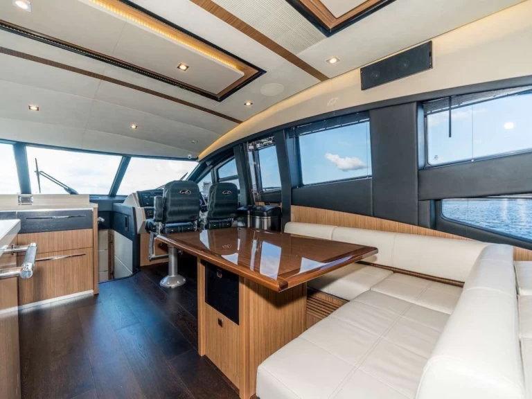 Luxury Yacht hire in Miami - Sea Ray Kraken