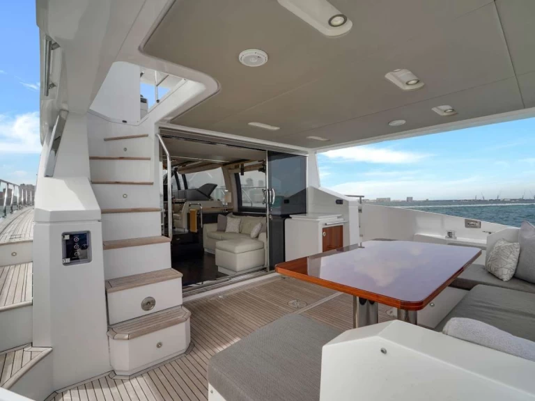 Luxury Yacht to hire Miami at the best price