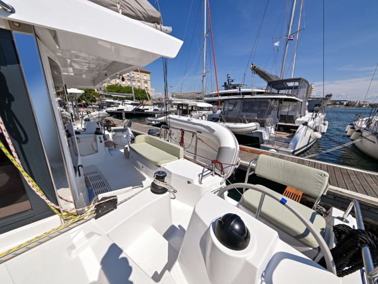 Hire Catamaran Bali with a boat licence