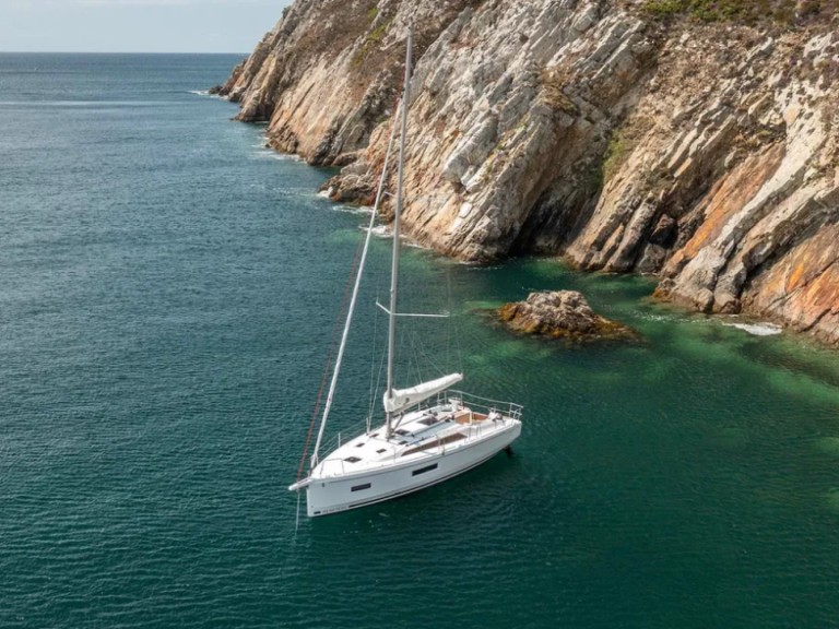 Yacht charter Nikiána - Bénéteau Oceanis 37.1 on SamBoat