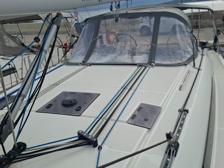 Sailboat hire in Lefkáda - Bénéteau Oceanis 40.1