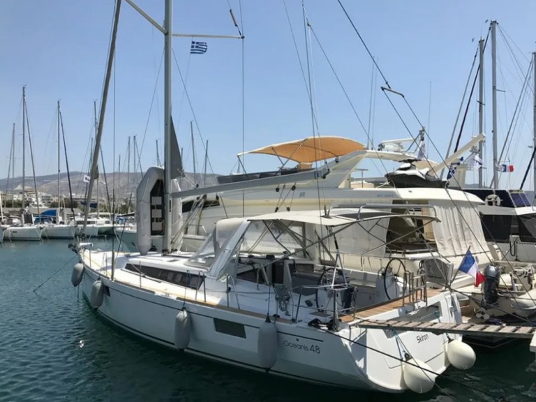 Sailboat hire in Alimos - Bénéteau Oceanis 411 Clipper