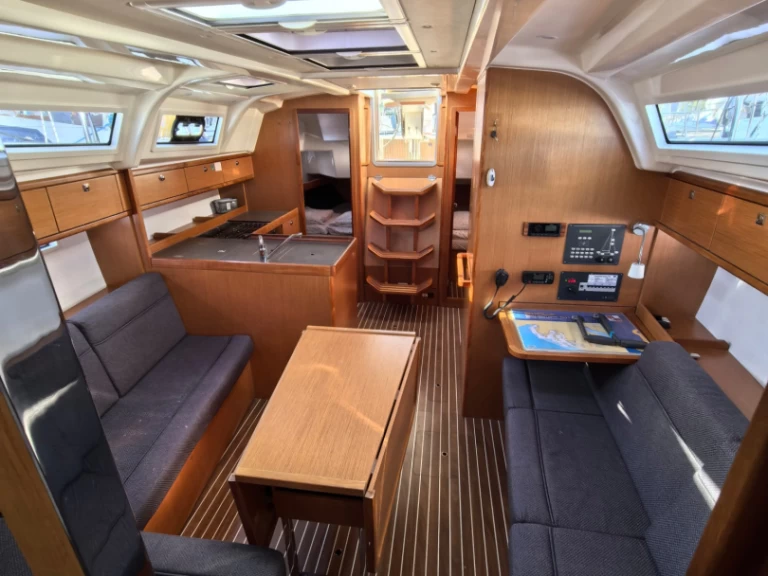Charter a Bavaria Cruiser 37 in Punat on Samboat