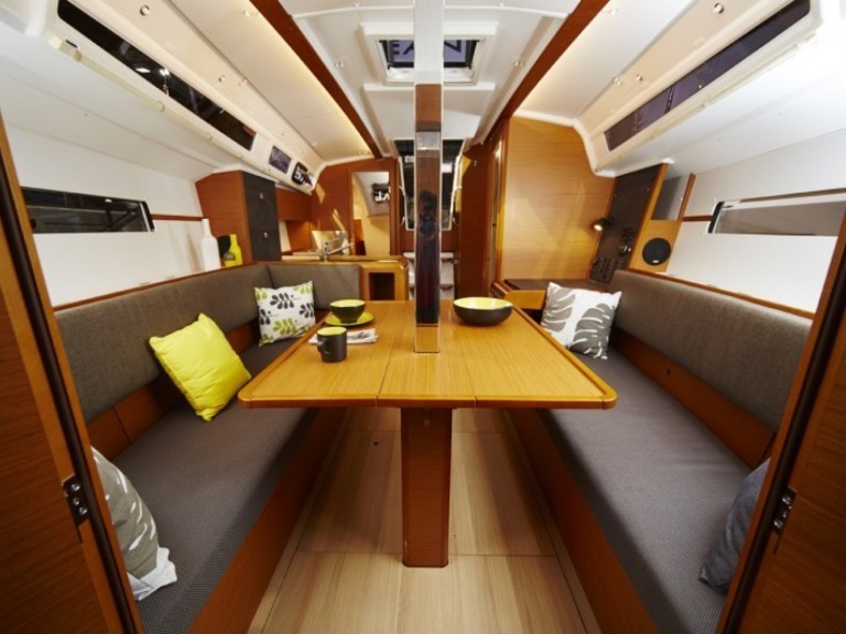 Charter a Jeanneau Sun Odyssey 349 in Lefkáda on Samboat