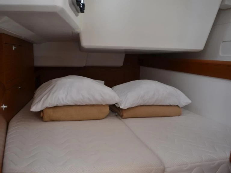 Hire Sailboat with or without skipper Jeanneau Seget Donji