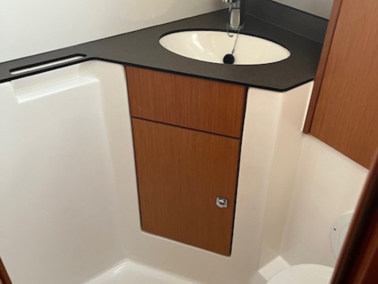 Charter a Bavaria Cruiser 46 in Angra do Heroísmo on Samboat