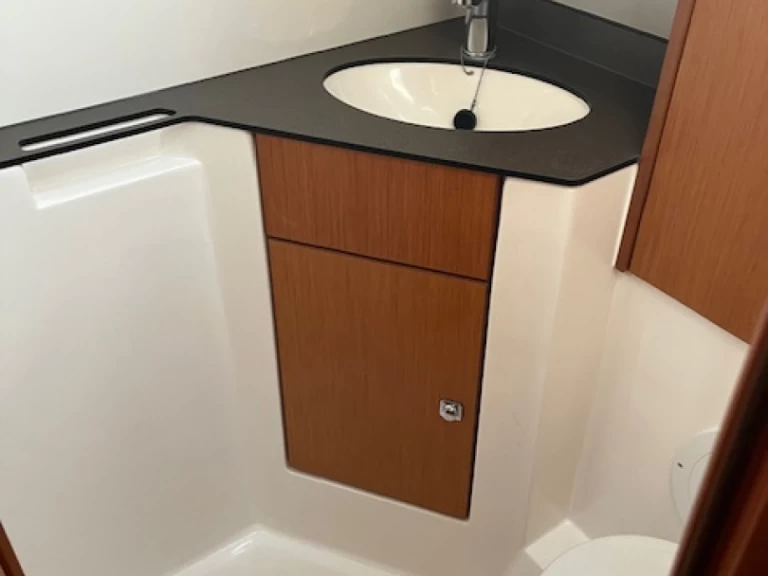 Charter a Bavaria Cruiser 46 in Angra do Heroísmo on Samboat