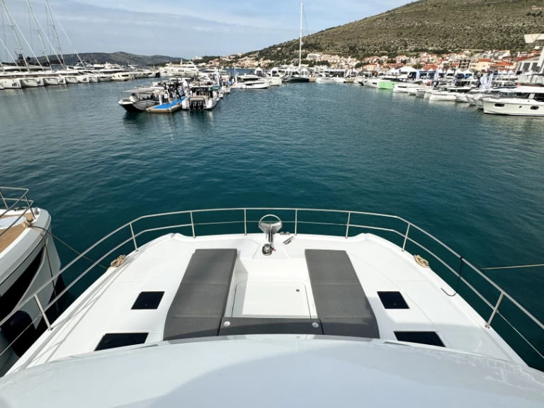 Hire Motorboat with or without skipper Fountaine Pajot Seget Donji
