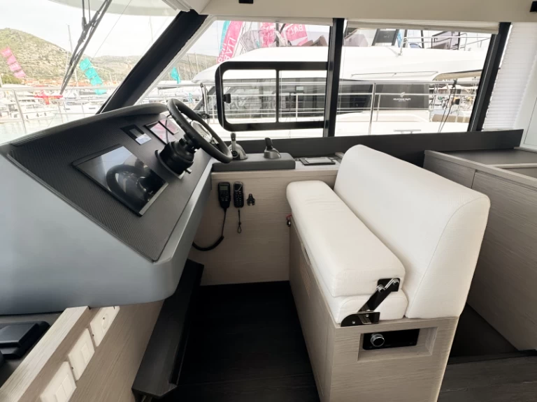Motorboat to hire Seget Donji at the best price