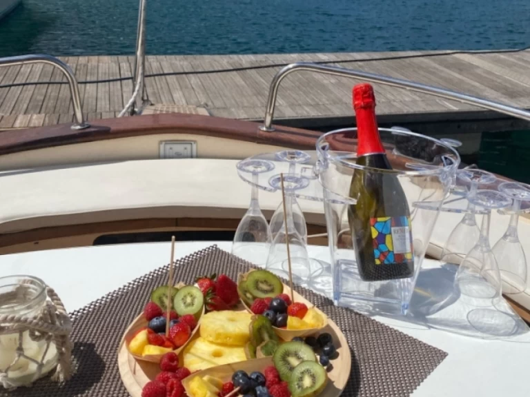 Yacht hire Sorrento cheap Aprea 9