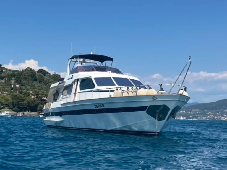 Hire Luxury Yacht with or without skipper NAVARCANTIERI La Spezia