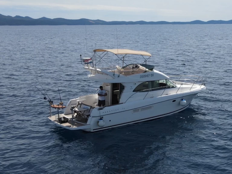 Yacht hire Općina Supetar cheap Prestige 36 Fly