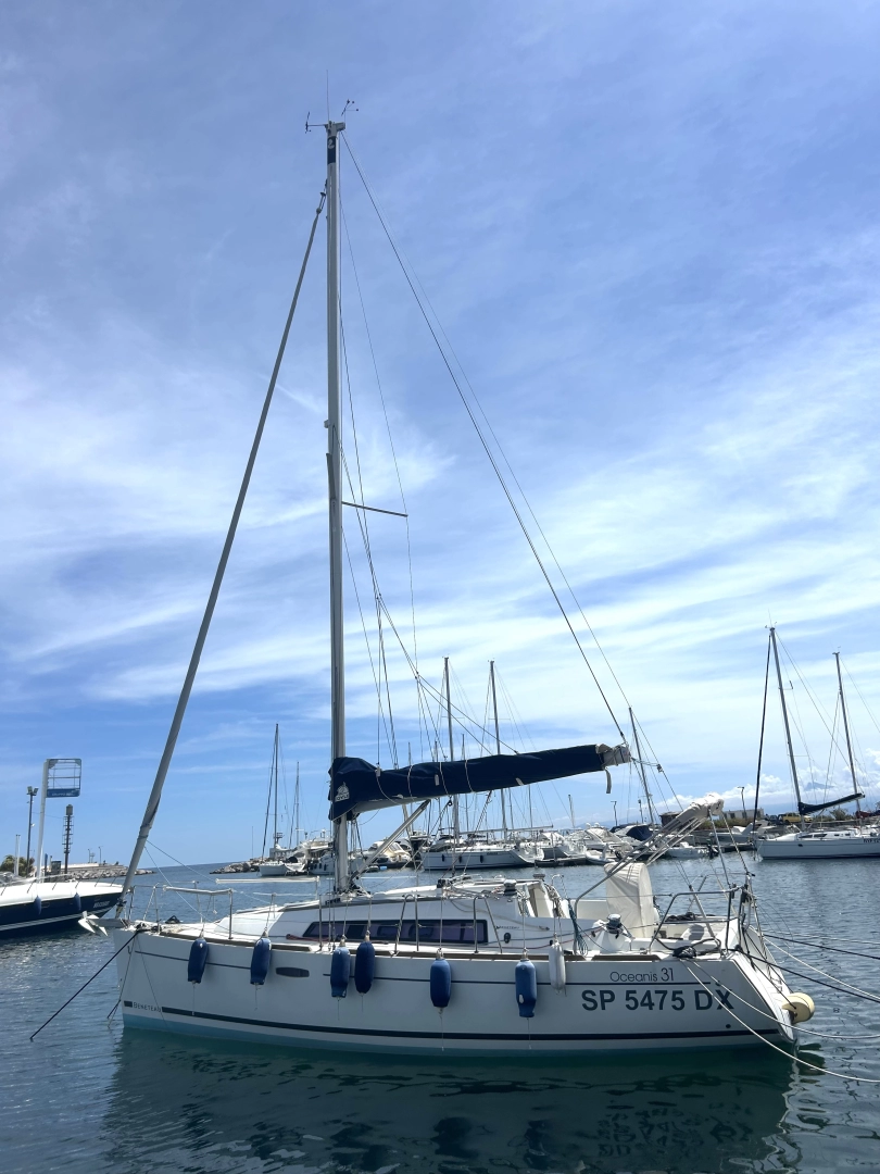 Bénéteau Oceanis 31 charter bareboat or skippered in  Palermo