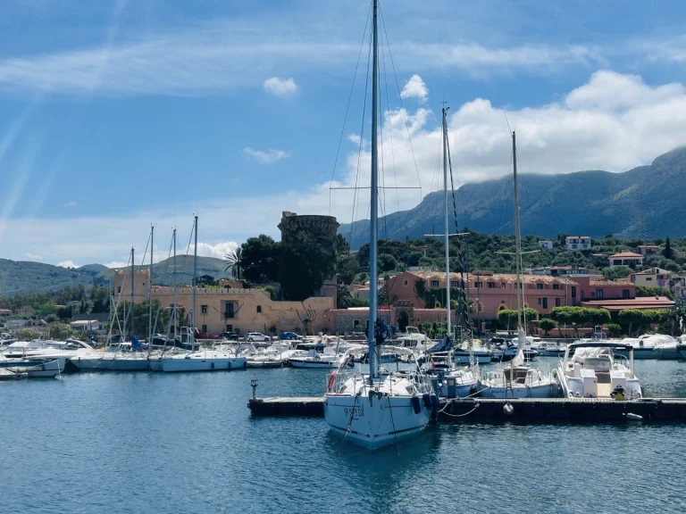 Yacht hire Palermo cheap Oceanis 31