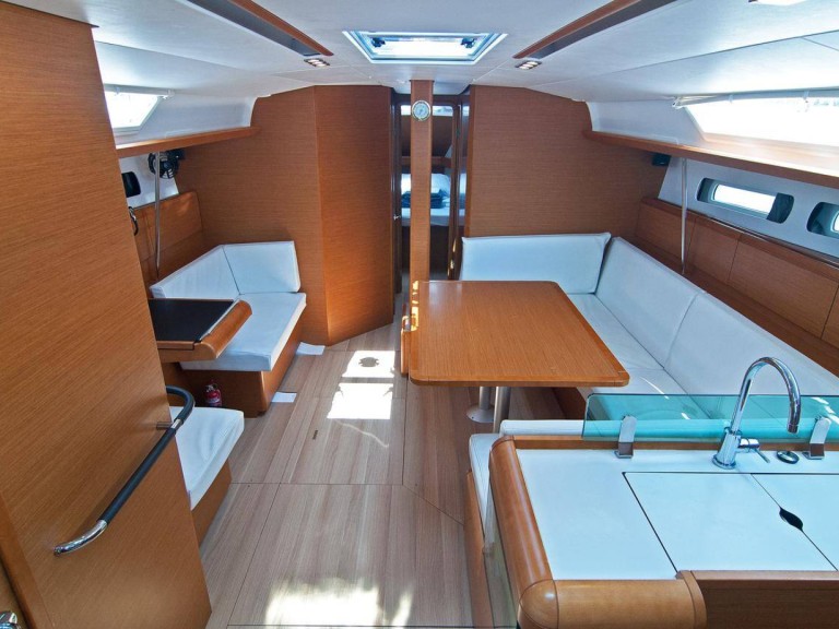 Sailboat to hire Split at the best price