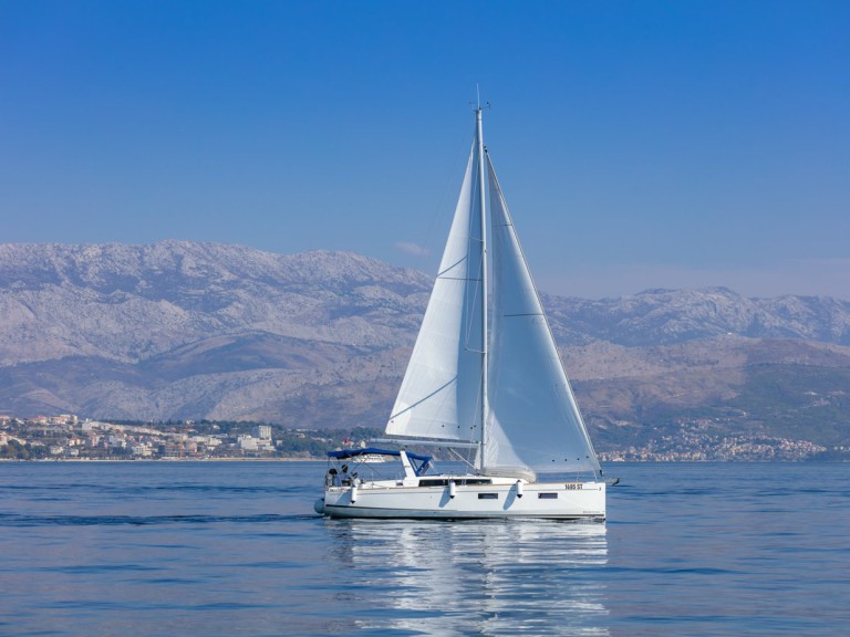 Yacht hire Split cheap Oceanis 38.1