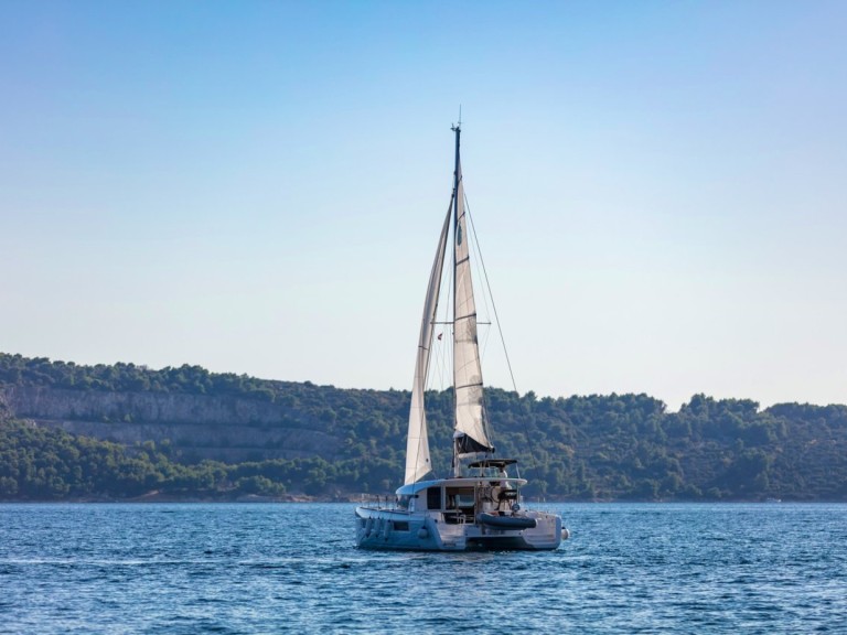 Charter a Lagoon Lagoon 40 in Kaštela on Samboat