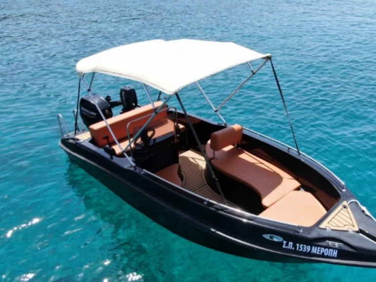 Hire Motorboat Nireas with a boat licence