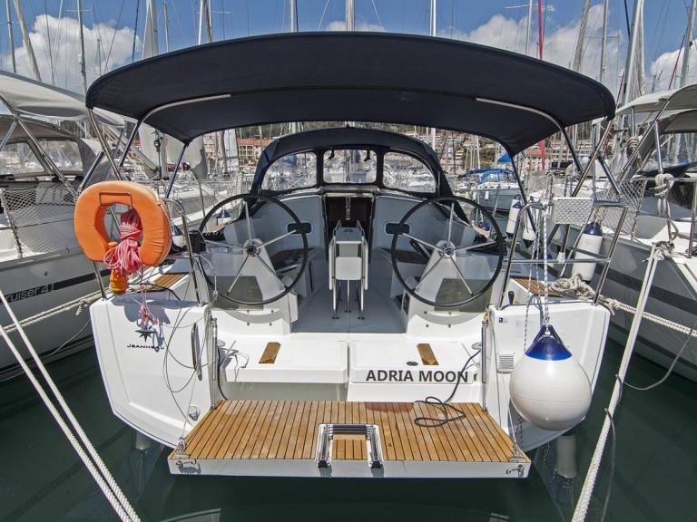 Yacht hire Split cheap Sun Odyssey 349