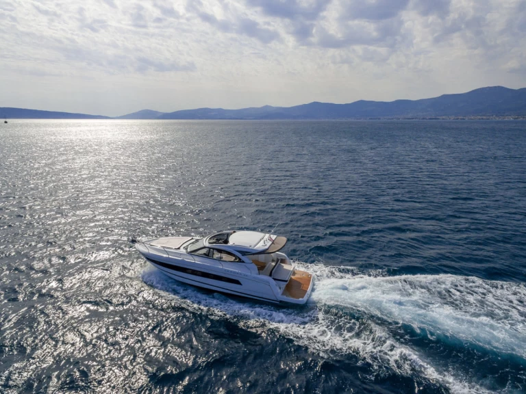 Yacht charter Split - Jeanneau Leader 36 on SamBoat