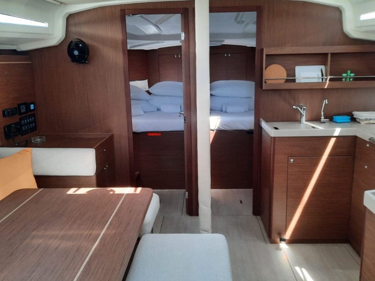 Hire a Bénéteau Oceanis 40.1 Split