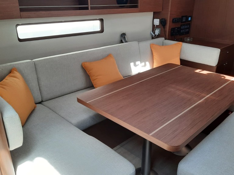Sailboat hire in Split - Bénéteau Oceanis 40.1