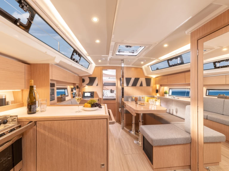 Hire Sailboat Bavaria with a boat licence