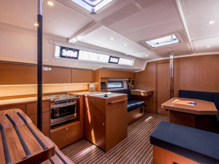 Yacht hire Split cheap Bavaria C42