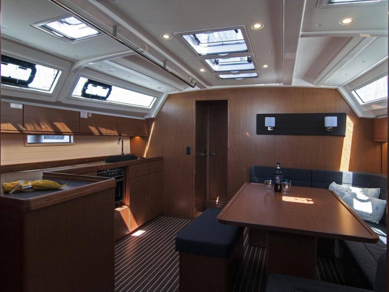 Hire Sailboat Bavaria with a boat licence