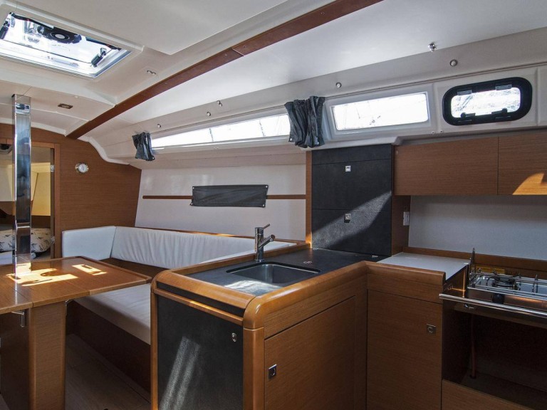 Sailboat to hire Split at the best price