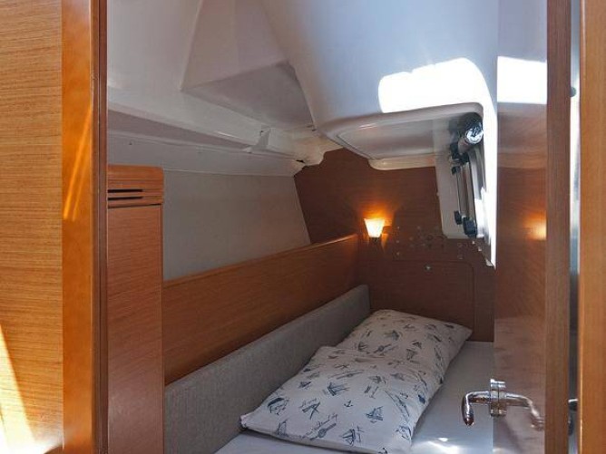 Charter a Jeanneau Sun Odyssey 33i in Split on Samboat