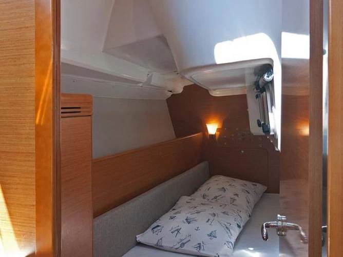 Charter a Jeanneau Sun Odyssey 33i in Split on Samboat