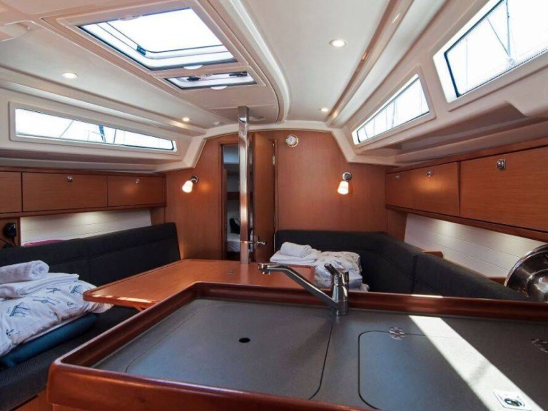 Yacht charter Split - Bavaria Cruiser 34 on SamBoat