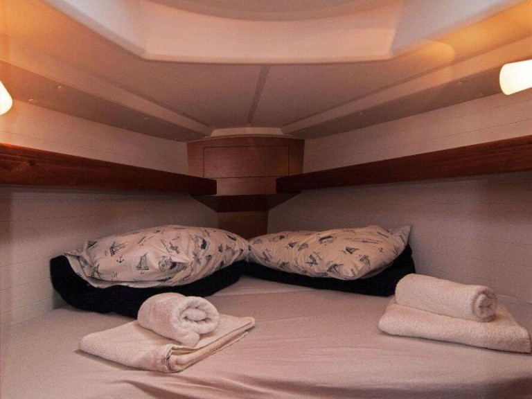 Sailboat hire in Split - Bavaria Cruiser 34