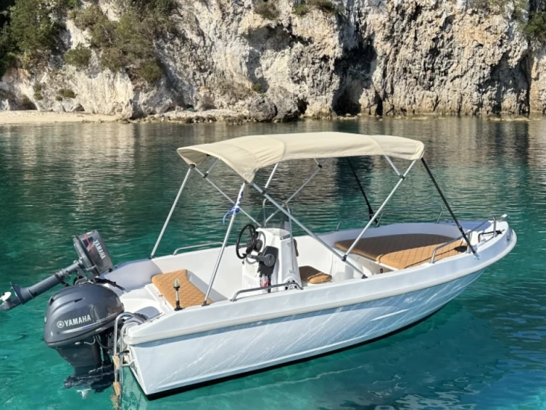 Hire Motorboat Assos with a boat licence