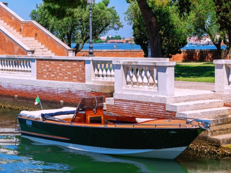Motorboat hire in Venice - Barena Open