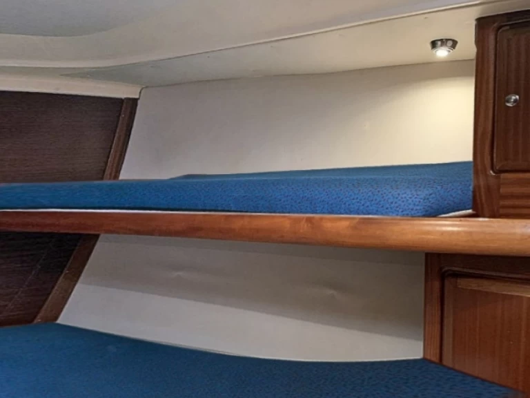 Charter a Bavaria Bavaria 46 Holiday in Breege on Samboat