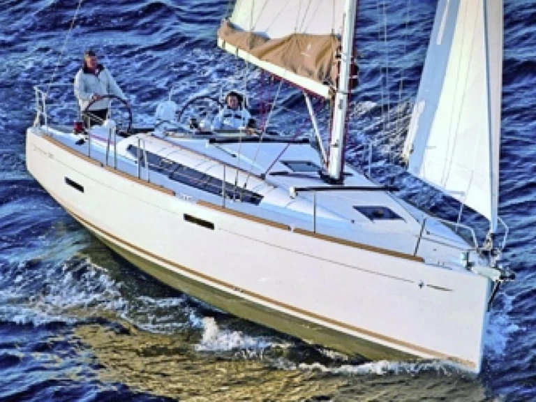 Hire Sailboat Jeanneau with a boat licence