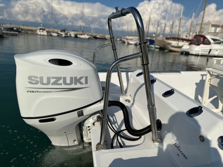 Hire a Cn-Cap-Ferret SEAWEED 675 Port de La Flotte