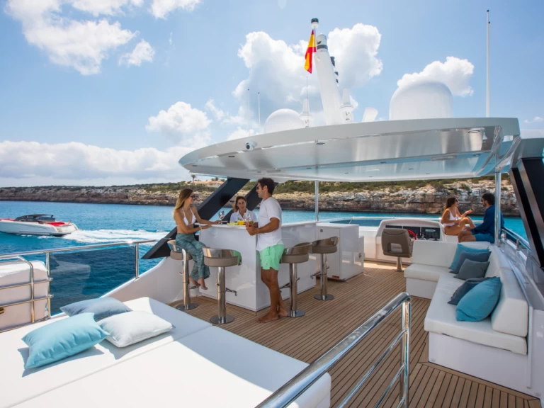 Yacht charter Ibiza Town - Vanquish VQ 82 on SamBoat