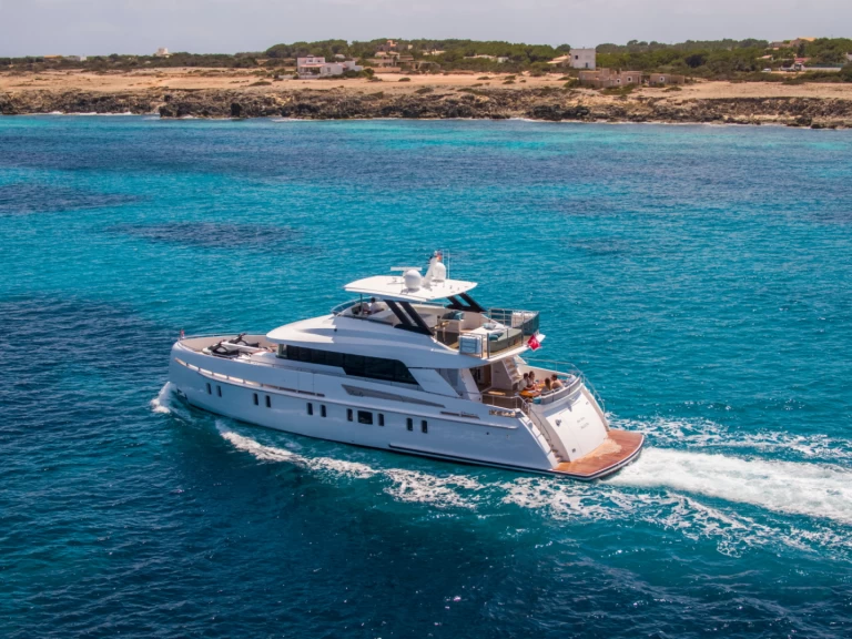 Yacht charter Ibiza Town - Vanquish VQ 82 on SamBoat