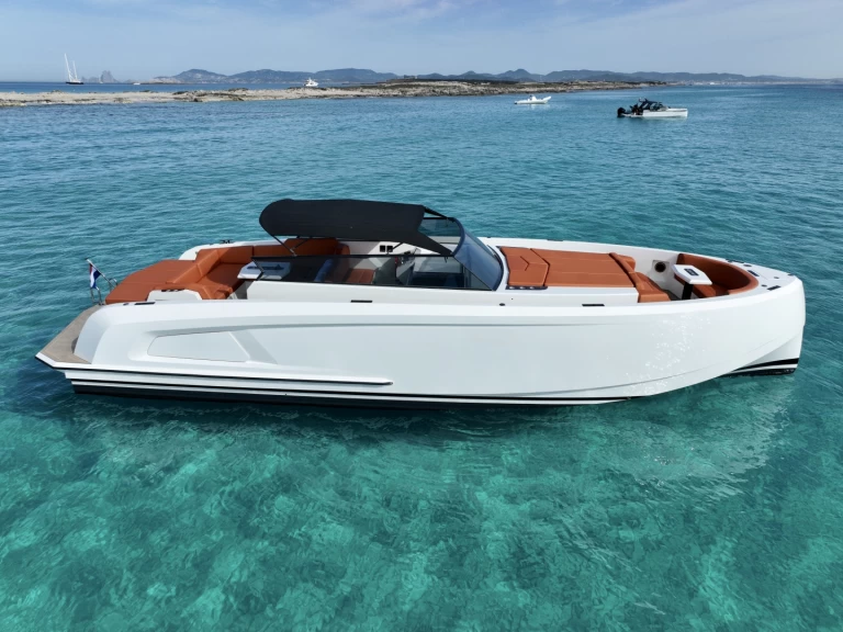 Motorboat hire in Ibiza Town - Vanquish VQ 45