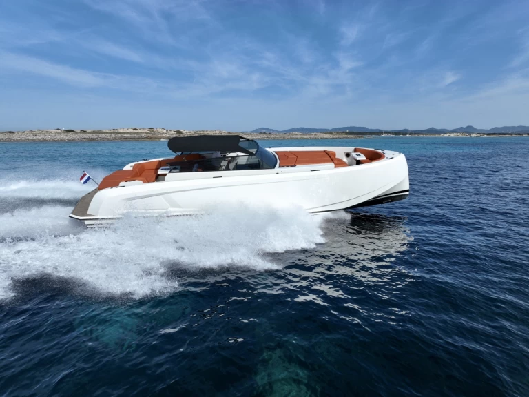 Hire Motorboat Vanquish with a boat licence
