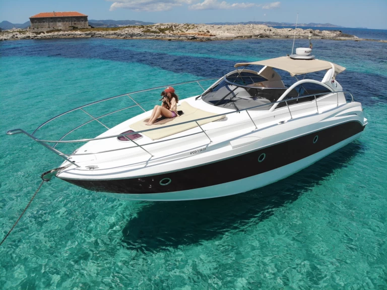 Motorboat hire in Ibiza Town - Bénéteau Monte Carlo 37