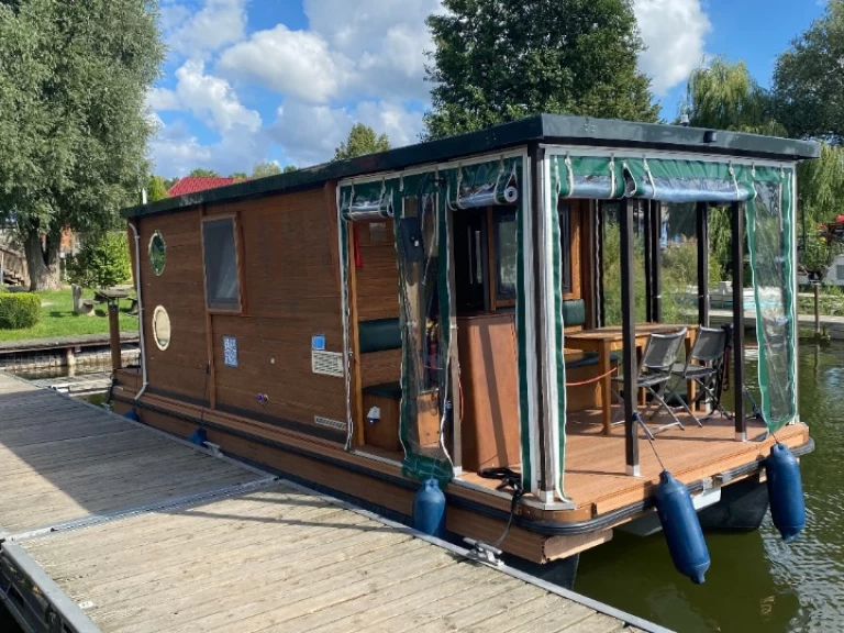 Canal boat to hire Priepert at the best price