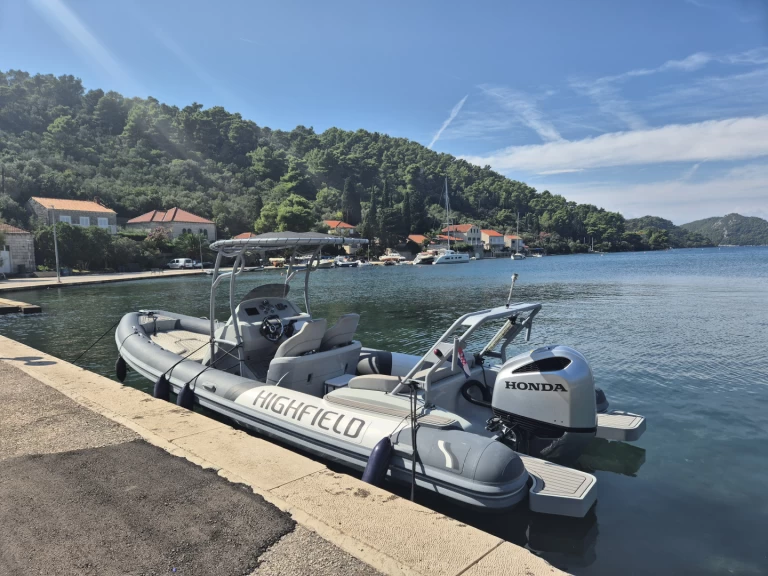 Hire RIB Highfield with a boat licence