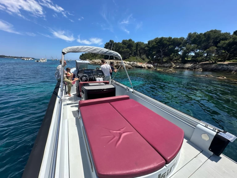 Hire Motorboat STS with a boat licence