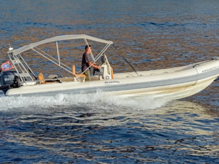 Charter a Oceanic Oceanic 780 in Hydra on Samboat