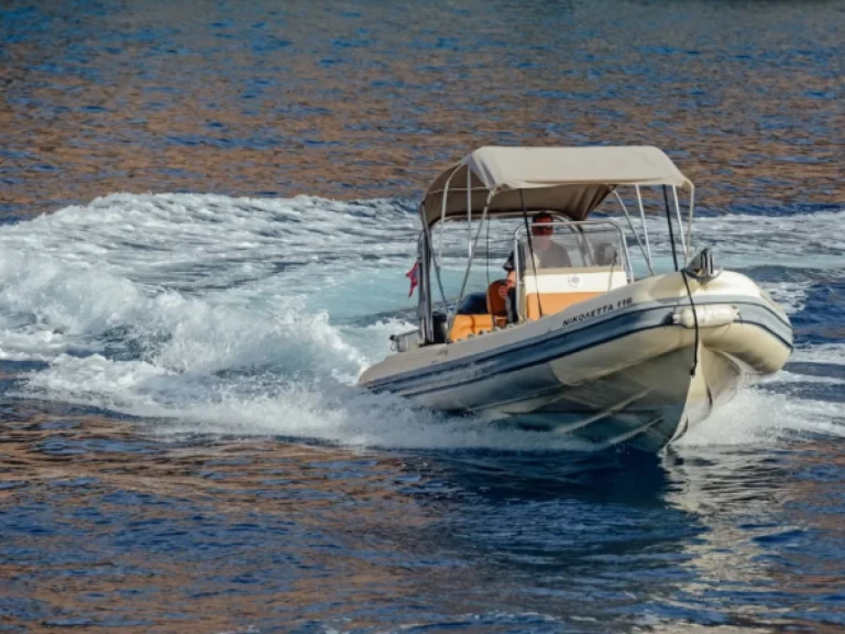 Hire RIB Oceanic with a boat licence