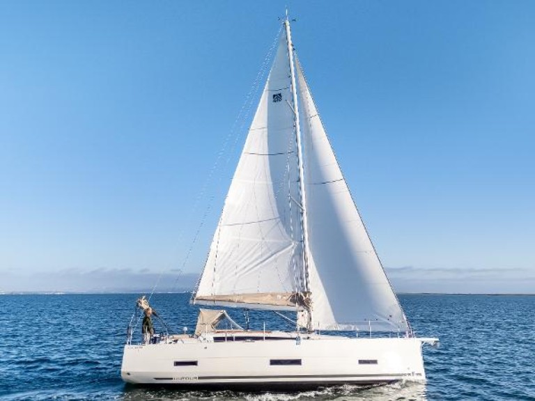 Sailboat hire in Arzon - 74 DUFOUR 390